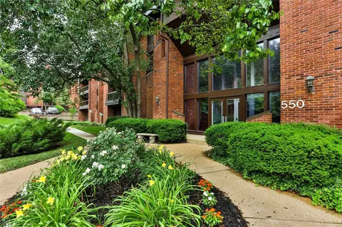 550 Coeur De Royale Dr #208, Creve Coeur, MO 63141
