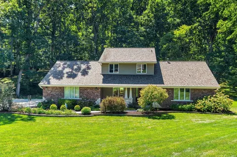 19 Oak Hollow Dr, Saint Peters, MO 63376