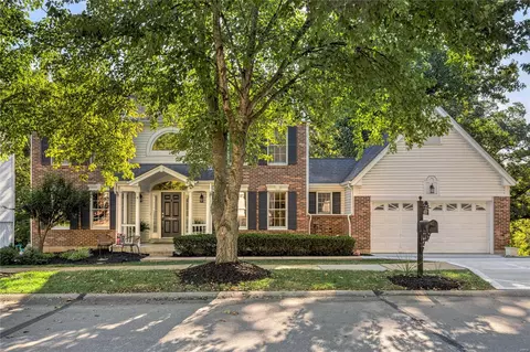 680 Carman Meadows Dr, Ballwin, MO 63021