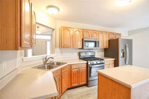 1444 Sunburst Dr, O'fallon, MO 63366 photo 4