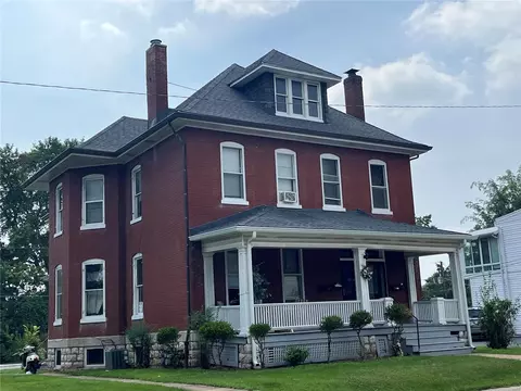 553 Jefferson St, Saint Charles, MO 63301