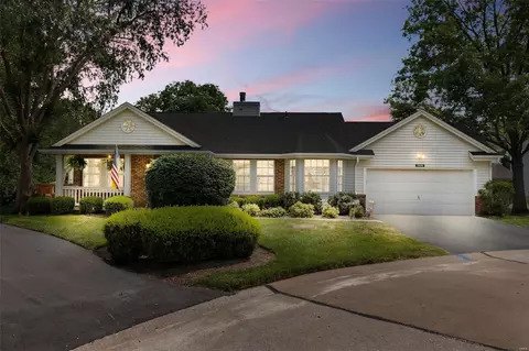 2030 Midfield Ln, Saint Louis, MO 63146