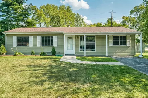 11840 Foxwood Dr, Maryland Heights, MO 63043