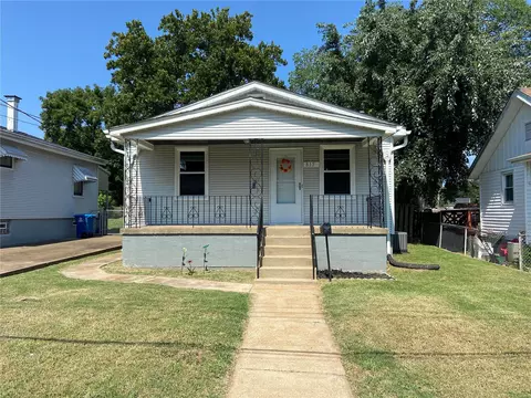 815 Pardella Ave, Saint Louis, MO 63125