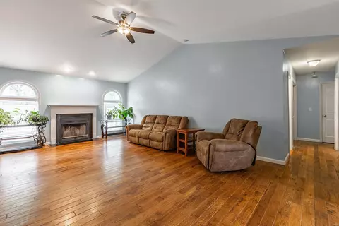 2420 Nalpak Dr, Saint Peters, MO 63376 photo 5
