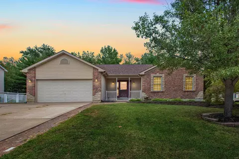 2420 Nalpak Dr, Saint Peters, MO 63376