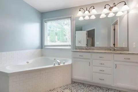2420 Nalpak Dr, Saint Peters, MO 63376 photo 13