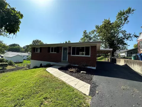 9202 Alpine Dr, Saint Louis, MO 63123