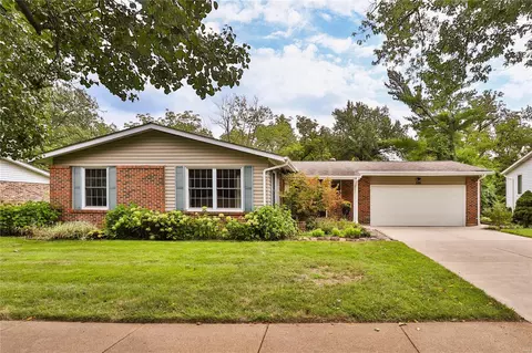 1198 Dunloe Rd, Manchester, MO 63021