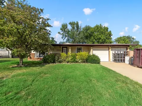 1209 Coronation Dr, Saint Louis, MO 63125