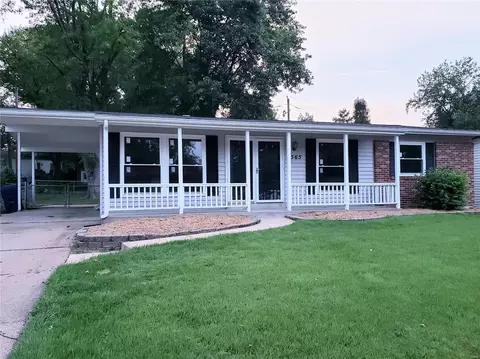 2565 Lawnview Dr, Florissant, MO 63031
