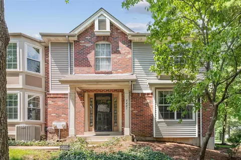 5401 Kenrick Parke Dr, Saint Louis, MO 63119