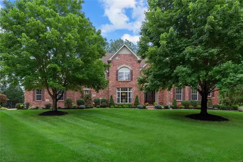 17282 Jeffreys Crossing Ln, Chesterfield, MO 63005