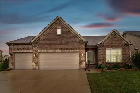 706 Ridgepointe Ct, Lake Saint Louis, MO 63367