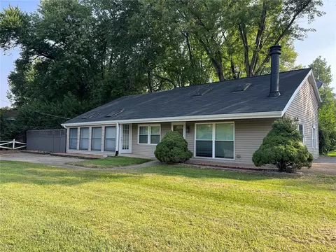 49 Marie Dr, Saint Charles, MO 63301