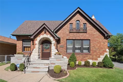 6701 Alexander St, Saint Louis, MO 63116