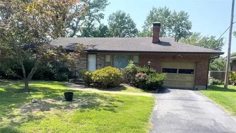 807 Hentschel Pl, Saint Louis, MO 63135