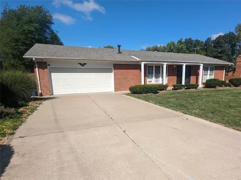 3741 Three Oaks Ln, Bridgeton, MO 63044