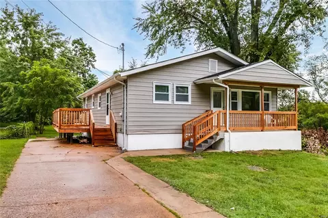 7557 Rowles Ave, Ferguson, MO 63135