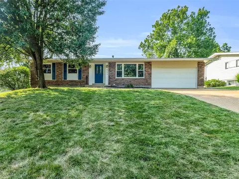 807 Bromfield Ter, Manchester, MO 63021