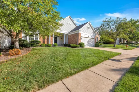 14741 Whitebrook Dr, Chesterfield, MO 63017