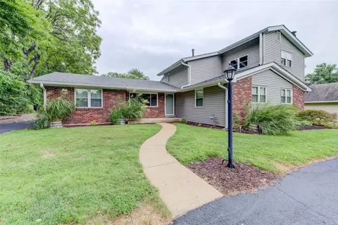 124 Marine Ln, Saint Louis, MO 63146