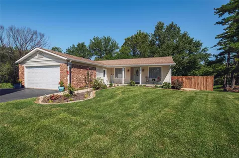 12203 Oakwilde Ct, Maryland Heights, MO 63043