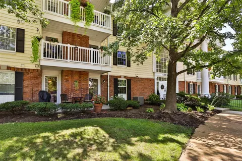 15046 Claymoor Ct #1, Chesterfield, MO 63017