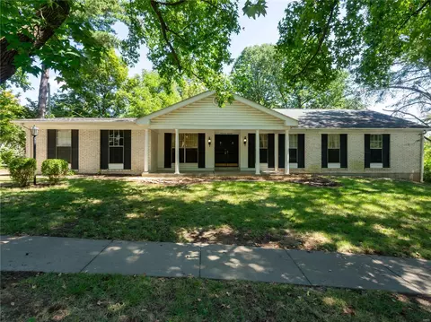 1970 Pepperrell Dr, Saint Louis, MO 63146