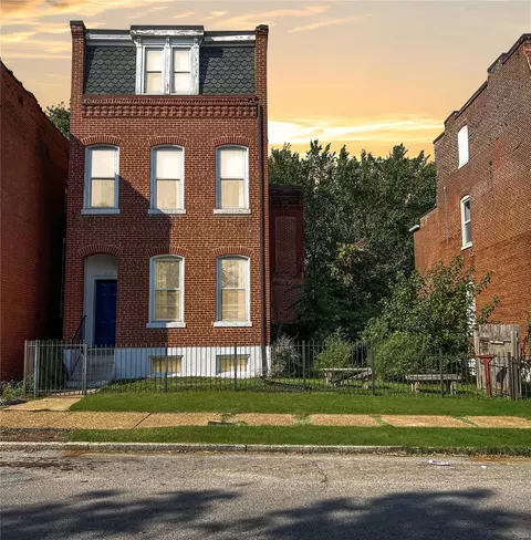 2753 Arsenal St, Saint Louis, MO 63118