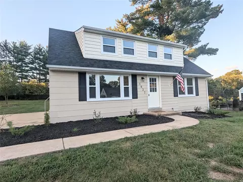1027 Tulip Ln, Ellisville, MO 63021