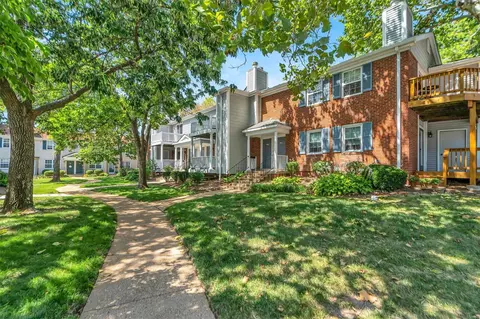 1429 Thrush Pl, Saint Louis, MO 63144