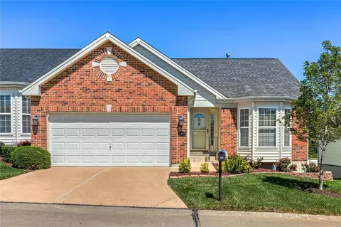 4925 Montford Dr, Saint Louis, MO 63128