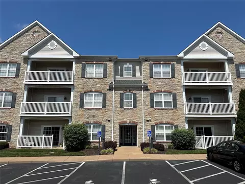 1 Monarch Trace Ct #106, Chesterfield, MO 63017