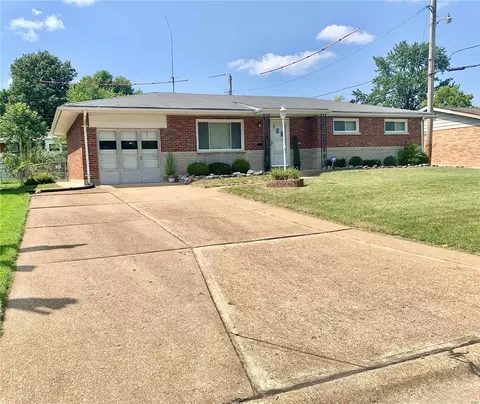 9907 Wil Bes Dr, Affton, MO 63123