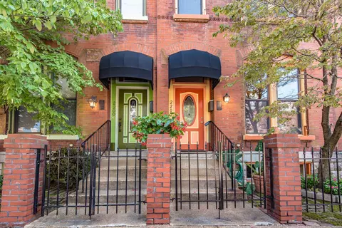 2202 Sidney St, Saint Louis, MO 63104