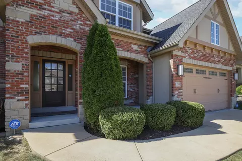 733 Cherry Tree Ln, Olivette, MO 63132 photo 2