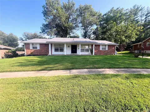 13 Dana Dr, Florissant, MO 63033