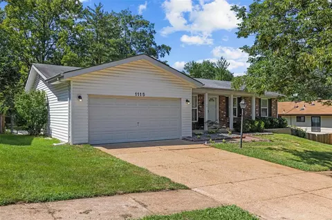 1115 Grenadier Ln, Manchester, MO 63021 photo 2