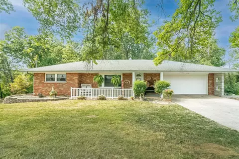 7567 Becker Rd, Saint Louis, MO 63129