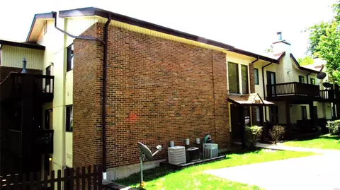 1508 Summer Run Dr #203, Florissant, MO 63033