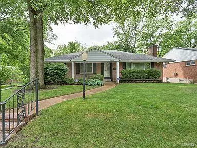 7900 Blackberry Ave, Saint Louis, MO 63130