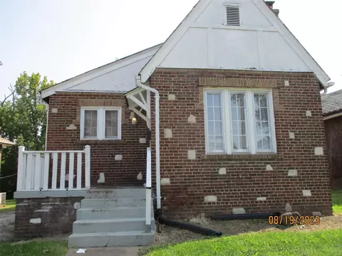 214 Emerling Dr, Saint Louis, MO 63121