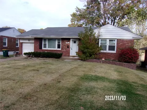 1131 Astoria Dr, Saint Louis, MO 63137