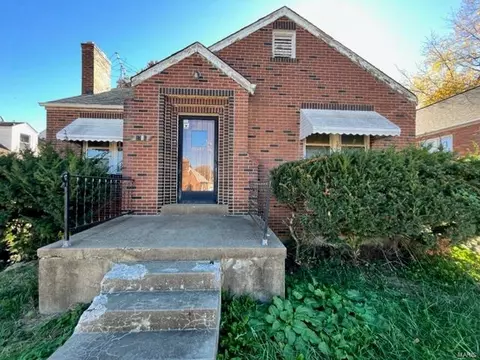 8716 Acacia Dr, Saint Louis, MO 63136