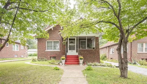 341 Tower Grove Dr, Saint Louis, MO 63121