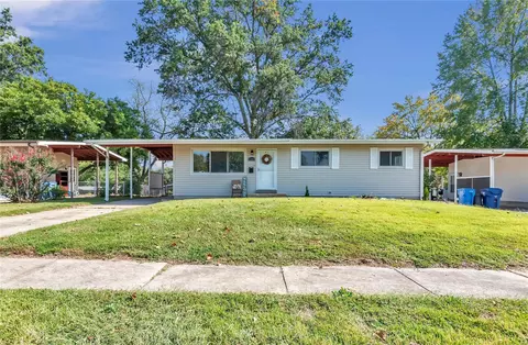 1260 Swan Dr, Florissant, MO 63031