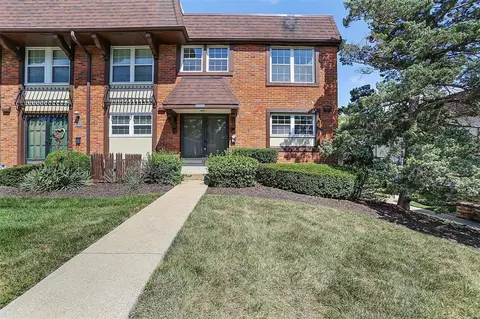 11885 Villa Dorado Dr, Saint Louis, MO 63146
