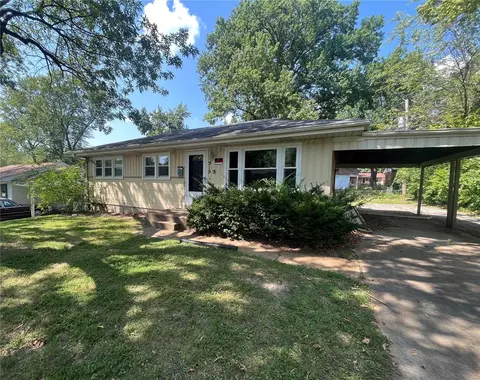 919 Hutton Pl, Saint Louis, MO 63135