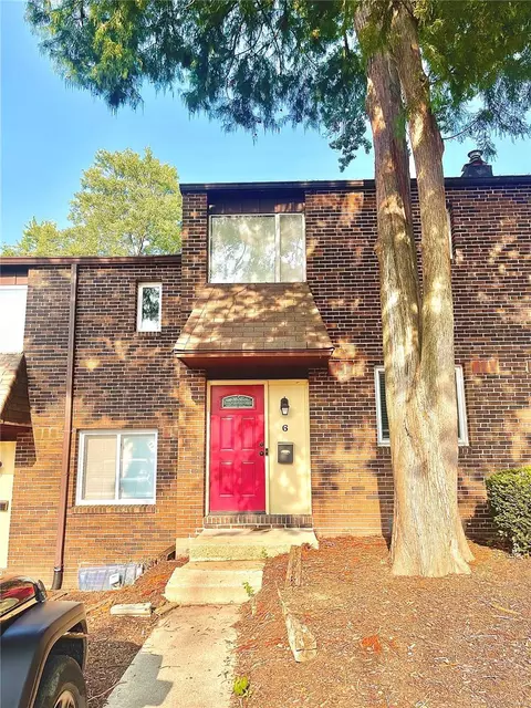 6 Tower Hill Ct, Olivette, MO 63132